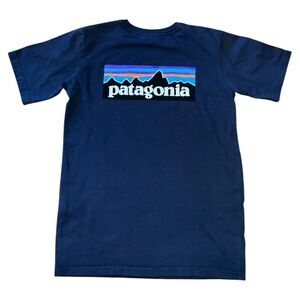 Patagonia Boys Dark Blue Short Sleeve Tee with Mountain Graphic Size L